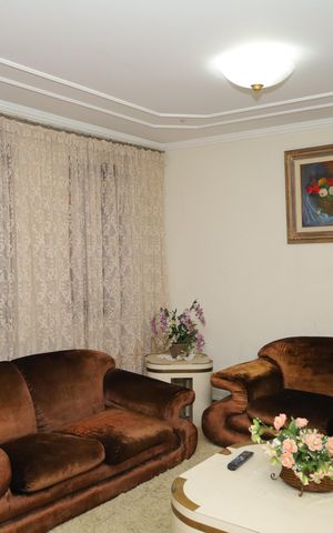 Casa à venda com 338m², 4 quartos e 4 vagasSala 1
