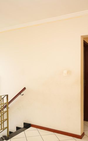 Casa à venda com 338m², 4 quartos e 4 vagasHall entre quartos