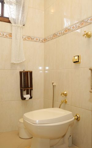 Casa à venda com 338m², 4 quartos e 4 vagasBanheiro 4