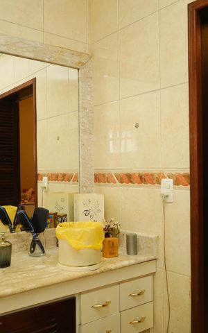 Casa à venda com 338m², 4 quartos e 4 vagasBanheiro 1 - Suíte - Quarto 3