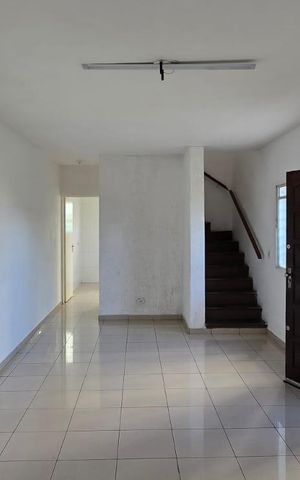 Casa à venda com 141m², 3 quartos e 2 vagas Casa à venda com 141m², 3 quartos e 2 vagasSala