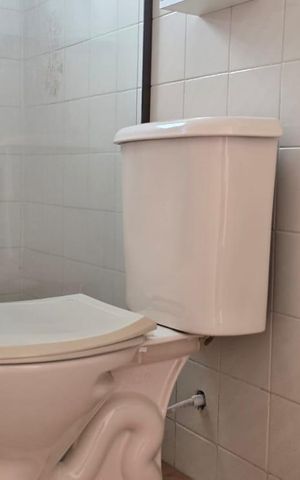 Casa à venda com 141m², 3 quartos e 2 vagas Casa à venda com 141m², 3 quartos e 2 vagasBanheiro da Suíte