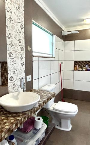 Casa à venda com 238m², 3 quartos e 3 vagas Casa à venda com 238m², 3 quartos e 3 vagasBanheiro da Suíte 2