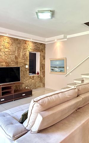 Casa à venda com 238m², 3 quartos e 3 vagas Casa à venda com 238m², 3 quartos e 3 vagasSala