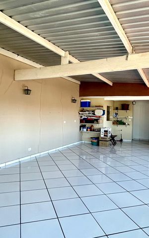 Casa à venda com 238m², 3 quartos e 3 vagas Casa à venda com 238m², 3 quartos e 3 vagasÁrea de Serviço