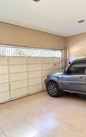 Casa à venda com 238m², 3 quartos e 3 vagas Casa à venda com 238m², 3 quartos e 3 vagasGaragem