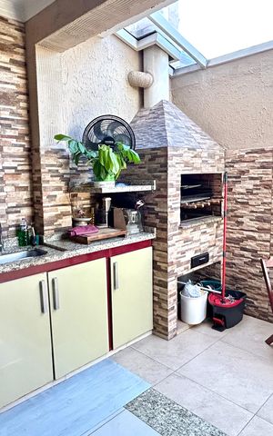 Casa à venda com 238m², 3 quartos e 3 vagas Casa à venda com 238m², 3 quartos e 3 vagasChurrasqueira