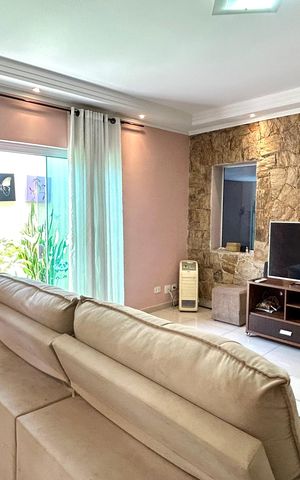 Casa à venda com 238m², 3 quartos e 3 vagas Casa à venda com 238m², 3 quartos e 3 vagasSala