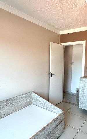 Casa à venda com 238m², 3 quartos e 3 vagas Casa à venda com 238m², 3 quartos e 3 vagasQuarto 3