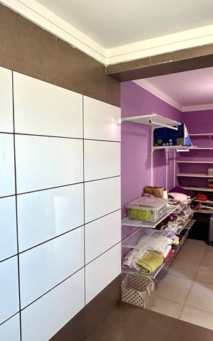 Casa à venda com 238m², 3 quartos e 3 vagas Casa à venda com 238m², 3 quartos e 3 vagasBanheiro da Suíte 2