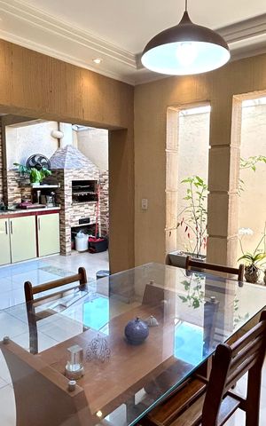 Casa à venda com 238m², 3 quartos e 3 vagas Casa à venda com 238m², 3 quartos e 3 vagasCopa