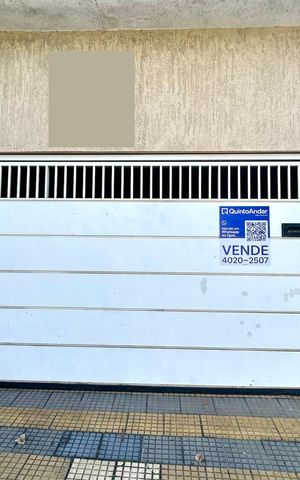 Casa à venda com 238m², 3 quartos e 3 vagas Casa à venda com 238m², 3 quartos e 3 vagasPlaca instalada na fachada do imóvel