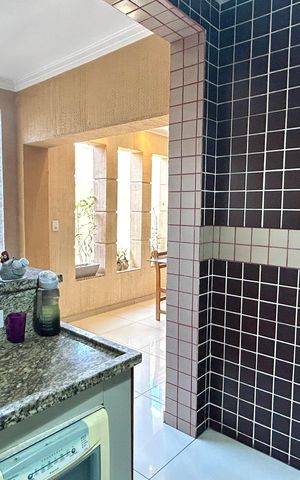 Casa à venda com 238m², 3 quartos e 3 vagas Casa à venda com 238m², 3 quartos e 3 vagasCozinha
