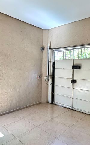 Casa à venda com 238m², 3 quartos e 3 vagas Casa à venda com 238m², 3 quartos e 3 vagasGaragem