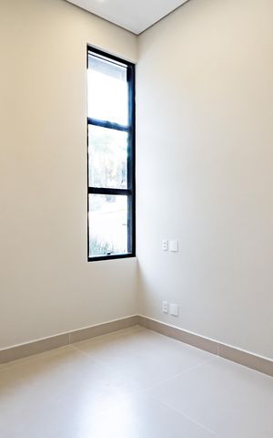 Casa de condomínio à venda com 319m², 4 quartos e 4 vagas Casa de condomínio à venda com 319m², 4 quartos e 4 vagasCorredor