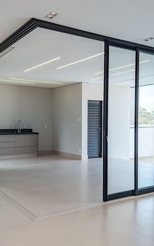 Casa de condomínio à venda com 319m², 4 quartos e 4 vagas Casa de condomínio à venda com 319m², 4 quartos e 4 vagasÁrea externa