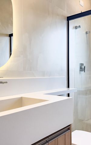 Casa de condomínio à venda com 319m², 4 quartos e 4 vagas Casa de condomínio à venda com 319m², 4 quartos e 4 vagasBanheiro 3