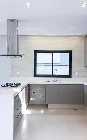Casa de condomínio à venda com 319m², 4 quartos e 4 vagas Casa de condomínio à venda com 319m², 4 quartos e 4 vagasCozinha