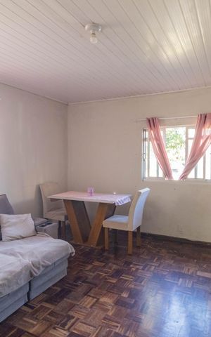 Casa à venda com 100m², 2 quartos e 3 vagas Casa à venda com 100m², 2 quartos e 3 vagasSala