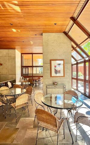 Apartamento à venda com 360m², 4 quartos e 3 vagas Apartamento à venda com 360m², 4 quartos e 3 vagasÁrea comum - Salão de festas