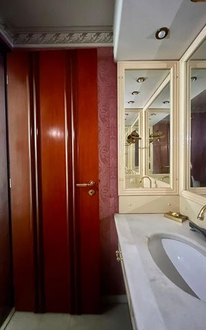 Apartamento à venda com 360m², 4 quartos e 3 vagas Apartamento à venda com 360m², 4 quartos e 3 vagasLavabo