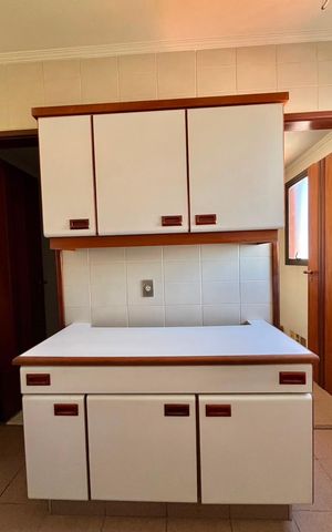 Apartamento à venda com 360m², 4 quartos e 3 vagas Apartamento à venda com 360m², 4 quartos e 3 vagasÁrea de Serviço