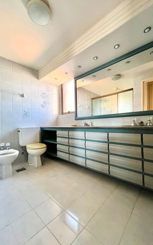 Apartamento à venda com 360m², 4 quartos e 3 vagas Apartamento à venda com 360m², 4 quartos e 3 vagasBanheiro da Suíte