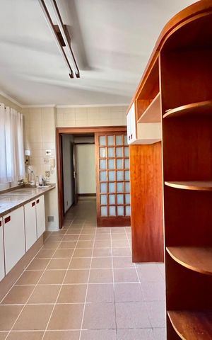 Apartamento à venda com 360m², 4 quartos e 3 vagas Apartamento à venda com 360m², 4 quartos e 3 vagasCozinha