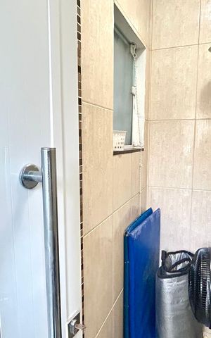 Casa à venda com 200m², 2 quartos e 4 vagas Casa à venda com 200m², 2 quartos e 4 vagasBanheiro 1