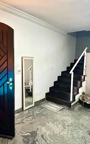 Casa à venda com 200m², 2 quartos e 4 vagas Casa à venda com 200m², 2 quartos e 4 vagasSala