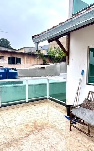 Casa à venda com 200m², 2 quartos e 4 vagas Casa à venda com 200m², 2 quartos e 4 vagasSacada