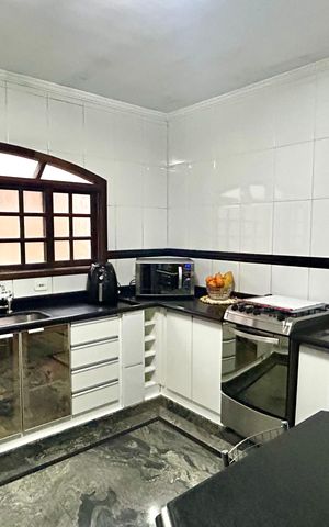 Casa à venda com 200m², 2 quartos e 4 vagas Casa à venda com 200m², 2 quartos e 4 vagasCozinha