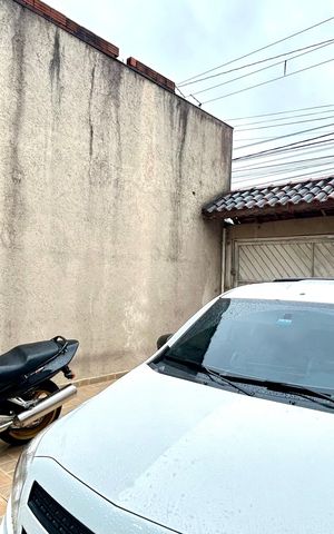 Casa à venda com 200m², 2 quartos e 4 vagas Casa à venda com 200m², 2 quartos e 4 vagasGaragem