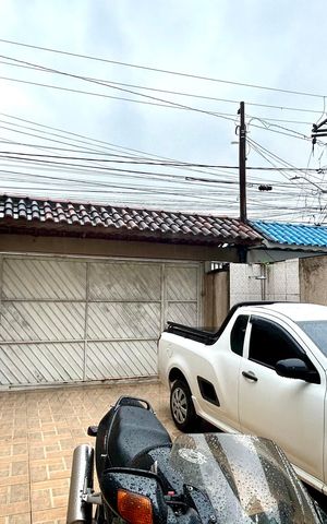 Casa à venda com 200m², 2 quartos e 4 vagas Casa à venda com 200m², 2 quartos e 4 vagasGaragem