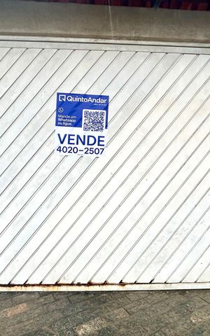 Casa à venda com 200m², 2 quartos e 4 vagas Casa à venda com 200m², 2 quartos e 4 vagasPlaca instalada na fachada do imóvel