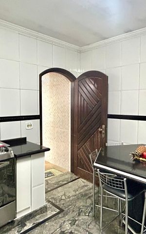 Casa à venda com 200m², 2 quartos e 4 vagas Casa à venda com 200m², 2 quartos e 4 vagasCozinha