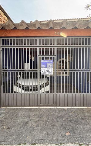 Casa à venda com 112m², 2 quartos e 2 vagasFachada 