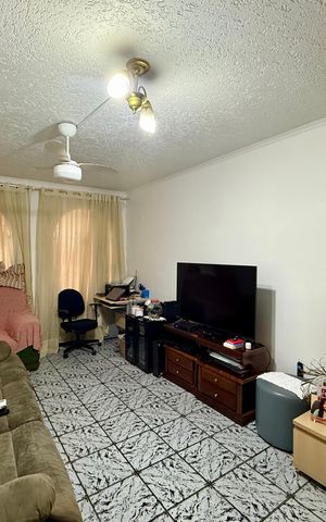 Casa à venda com 112m², 2 quartos e 2 vagasSala 