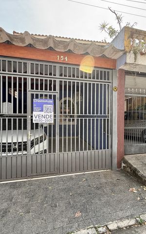 Casa à venda com 112m², 2 quartos e 2 vagasFachada 