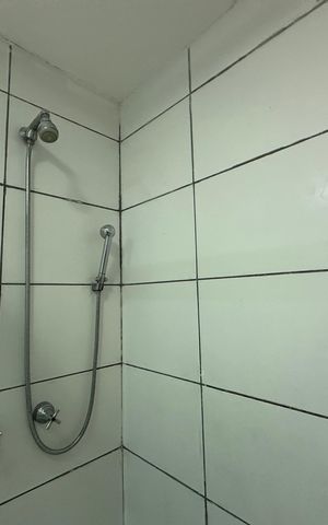 Apartamento para alugar com 100m², 2 quartos e 1 vaga Apartamento para alugar com 100m², 2 quartos e 1 vagaBanheiro da Suíte