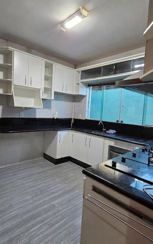 Casa de condomínio à venda com 230m², 4 quartos e 4 vagas Casa de condomínio à venda com 230m², 4 quartos e 4 vagasCozinha