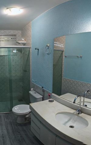 Casa de condomínio à venda com 230m², 4 quartos e 4 vagas Casa de condomínio à venda com 230m², 4 quartos e 4 vagasBanheiro