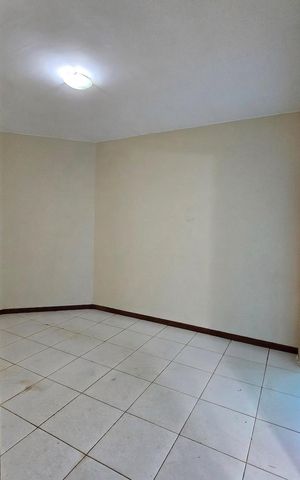 Casa de condomínio à venda com 230m², 4 quartos e 4 vagas Casa de condomínio à venda com 230m², 4 quartos e 4 vagasQuarto