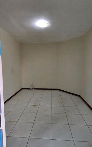 Casa de condomínio à venda com 230m², 4 quartos e 4 vagas Casa de condomínio à venda com 230m², 4 quartos e 4 vagasQuarto