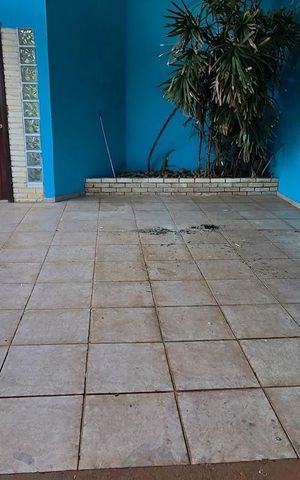 Casa de condomínio à venda com 230m², 4 quartos e 4 vagas Casa de condomínio à venda com 230m², 4 quartos e 4 vagasÁrea externa