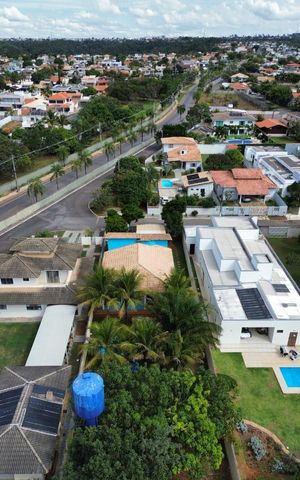 Casa de condomínio à venda com 230m², 4 quartos e 4 vagas Casa de condomínio à venda com 230m², 4 quartos e 4 vagasVista do alto da casa