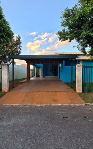 Casa de condomínio à venda com 230m², 4 quartos e 4 vagas Casa de condomínio à venda com 230m², 4 quartos e 4 vagasFachada