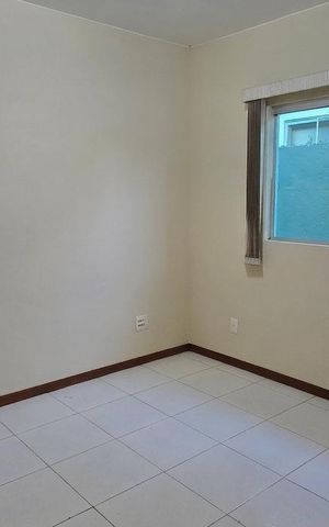 Casa de condomínio à venda com 230m², 4 quartos e 4 vagas Casa de condomínio à venda com 230m², 4 quartos e 4 vagasQuarto