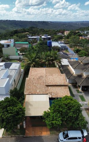 Casa de condomínio à venda com 230m², 4 quartos e 4 vagas Casa de condomínio à venda com 230m², 4 quartos e 4 vagasVista do alto da casa