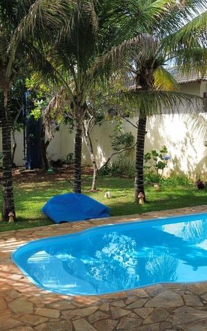 Casa de condomínio à venda com 230m², 4 quartos e 4 vagas Casa de condomínio à venda com 230m², 4 quartos e 4 vagasÁrea externa